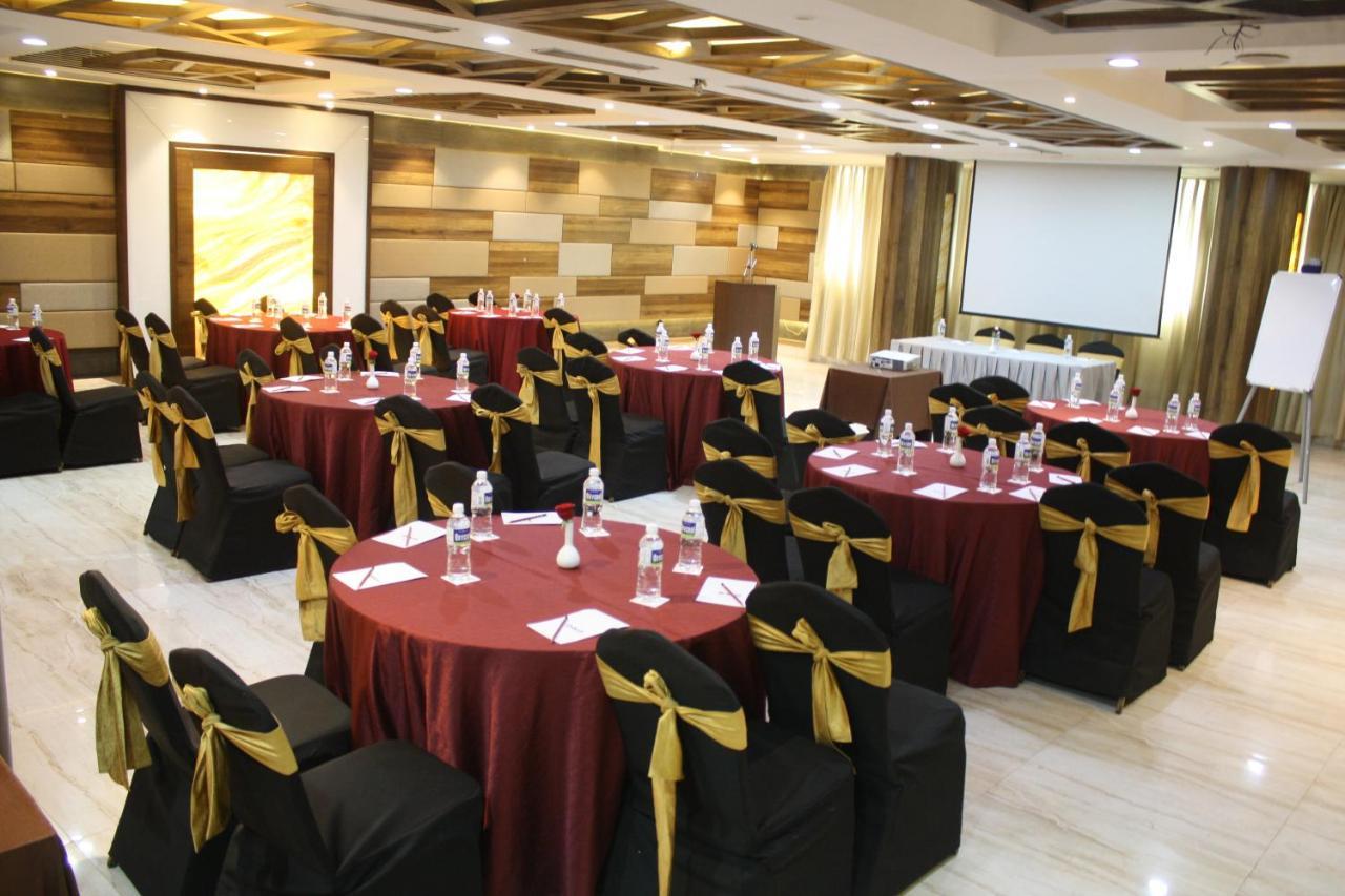 Orbett Hotel Пуне Екстер'єр фото